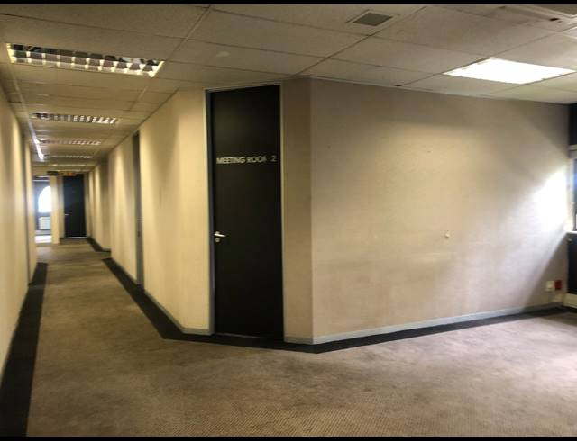 639M² OFFICE TO LET IN HYDE PARK